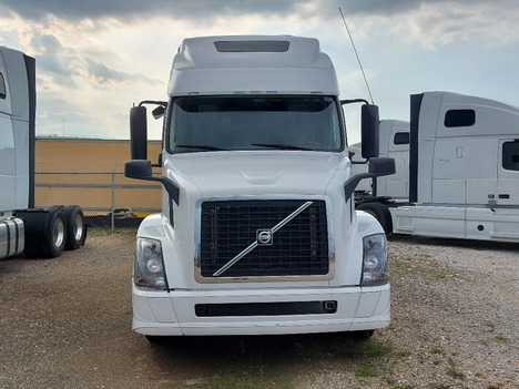 USED 2018 VOLVO VNL64T670 SLEEPER TRUCK #3623-2