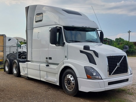 USED 2018 VOLVO VNL64T670 SLEEPER TRUCK #3623-3