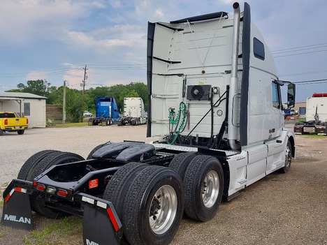 USED 2018 VOLVO VNL64T670 SLEEPER TRUCK #3623-4