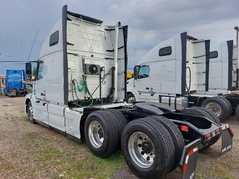 USED 2018 VOLVO VNL64T670 SLEEPER TRUCK #3623-7