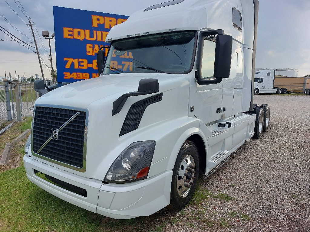 USED 2018 VOLVO VNL64T670 SLEEPER TRUCK #3624
