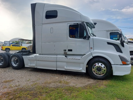 USED 2018 VOLVO VNL64T670 SLEEPER TRUCK #3624-4