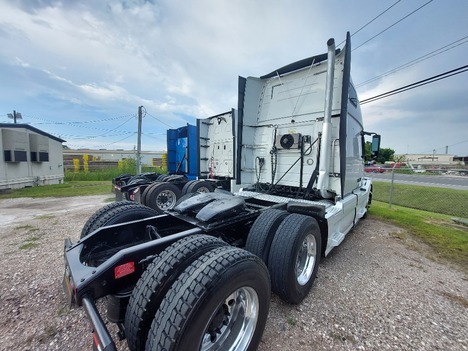 USED 2018 VOLVO VNL64T670 SLEEPER TRUCK #3624-5