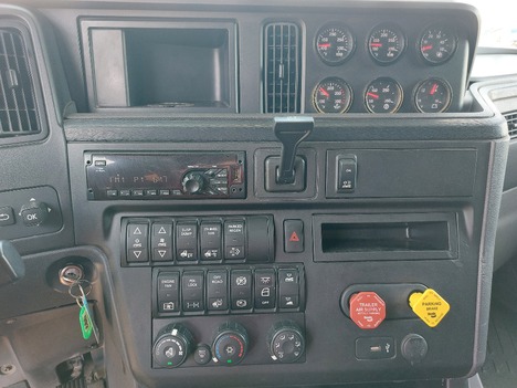 USED 2019 INTERNATIONAL LT625 SLEEPER TRUCK #3628-14