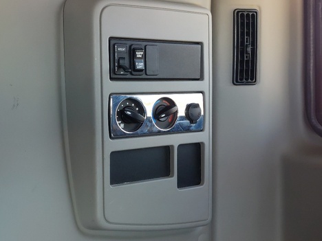 USED 2019 INTERNATIONAL LT625 SLEEPER TRUCK #3628-23
