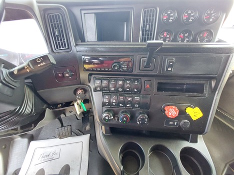 USED 2019 INTERNATIONAL LT625 SLEEPER TRUCK #3629-13