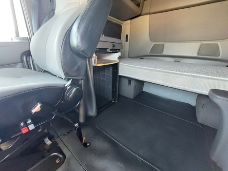 USED 2019 INTERNATIONAL LT625 SLEEPER TRUCK #3629-14