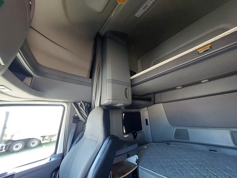 USED 2019 INTERNATIONAL LT625 SLEEPER TRUCK #3629-15