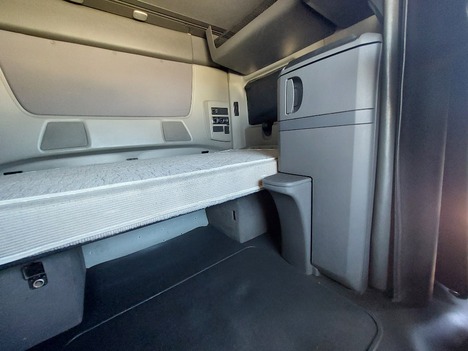 USED 2019 INTERNATIONAL LT625 SLEEPER TRUCK #3629-16