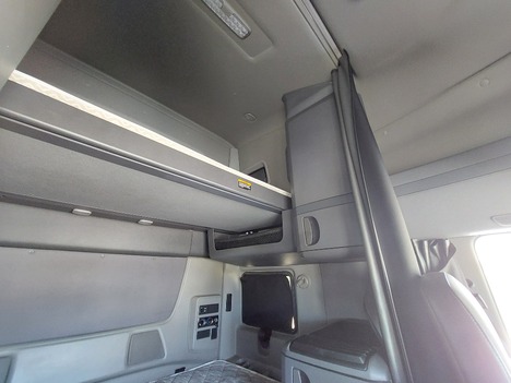 USED 2019 INTERNATIONAL LT625 SLEEPER TRUCK #3629-17