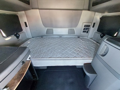 USED 2019 INTERNATIONAL LT625 SLEEPER TRUCK #3629-18