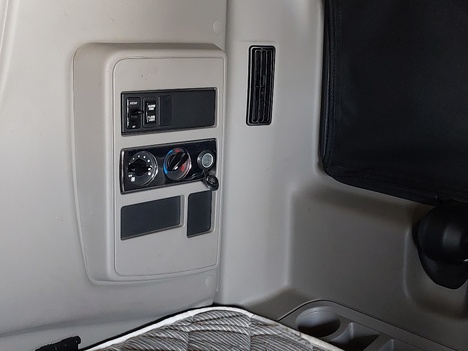 USED 2019 INTERNATIONAL LT625 SLEEPER TRUCK #3629-20