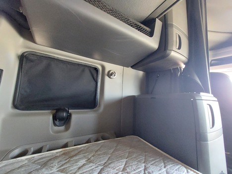 USED 2019 INTERNATIONAL LT625 SLEEPER TRUCK #3629-21