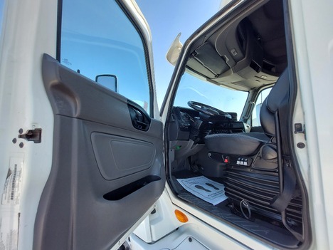 USED 2019 INTERNATIONAL LT625 SLEEPER TRUCK #3629-9