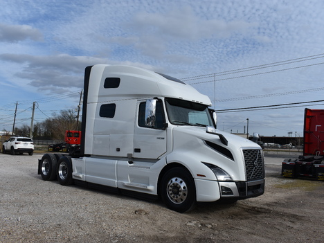 USED 2020 VOLVO VNL64T760 SLEEPER TRUCK #3638-2