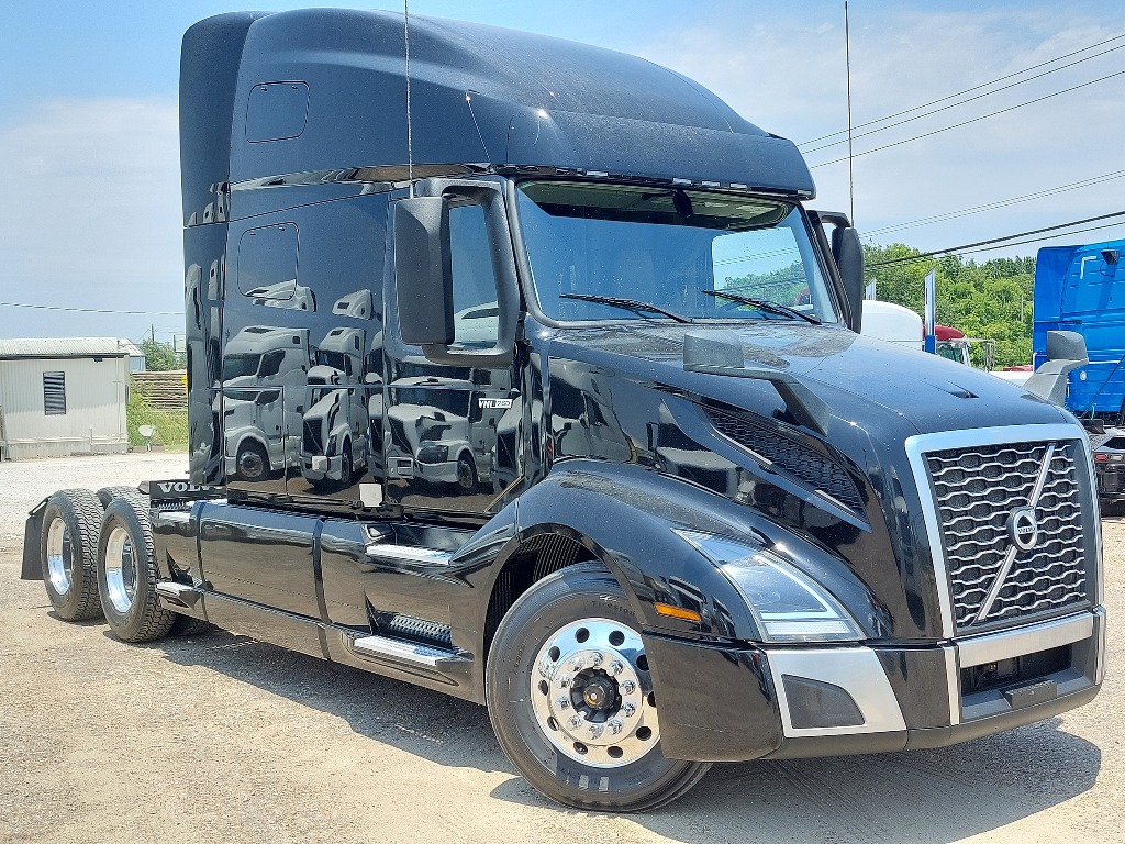 USED 2020 VOLVO VNL64T760 SLEEPER FOR SALE IN TX 3643