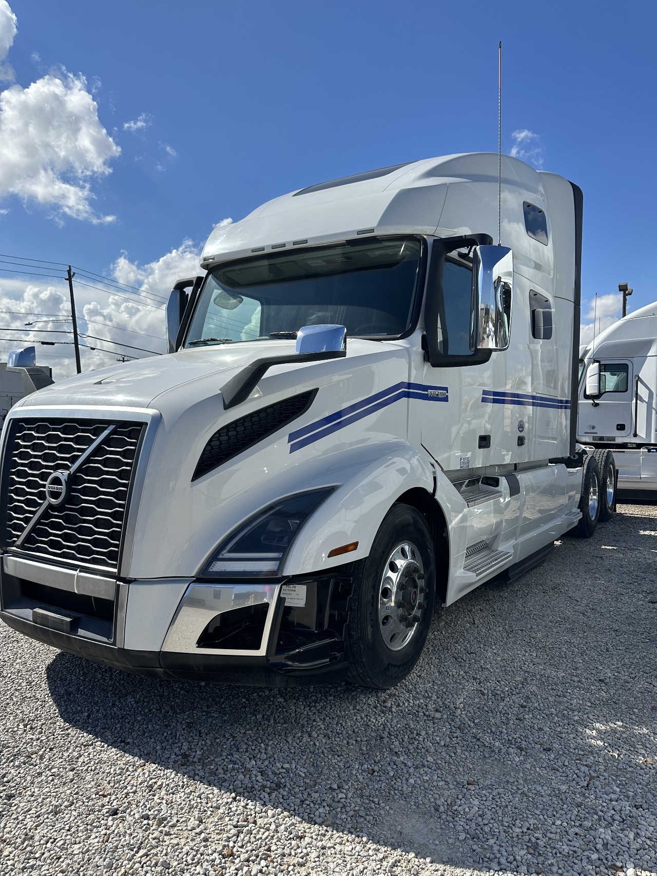USED 2020 VOLVO VNL64T760 SLEEPER FOR SALE IN TX 3658