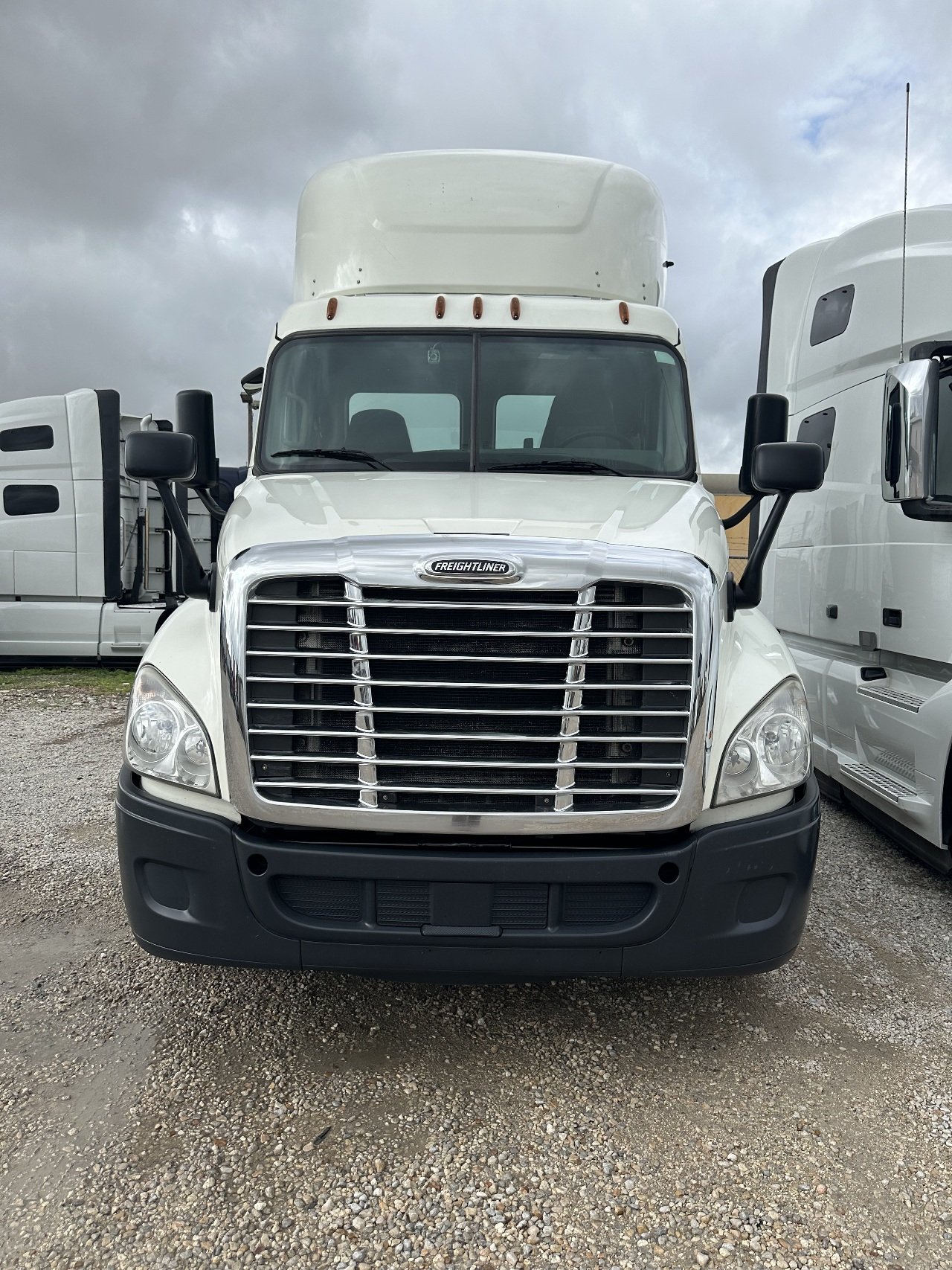 USED 2017 FREIGHTLINER CASCADIA DAYCAB TRUCK #3668