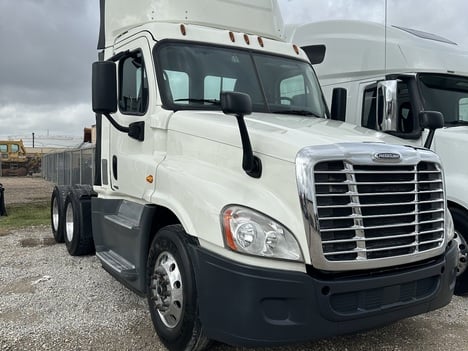USED 2017 FREIGHTLINER CASCADIA DAYCAB TRUCK #3668-3