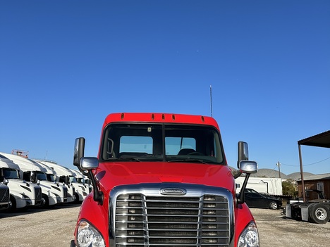 USED 2016 FREIGHTLINER CASCADIA DAYCAB TRUCK #3673-2