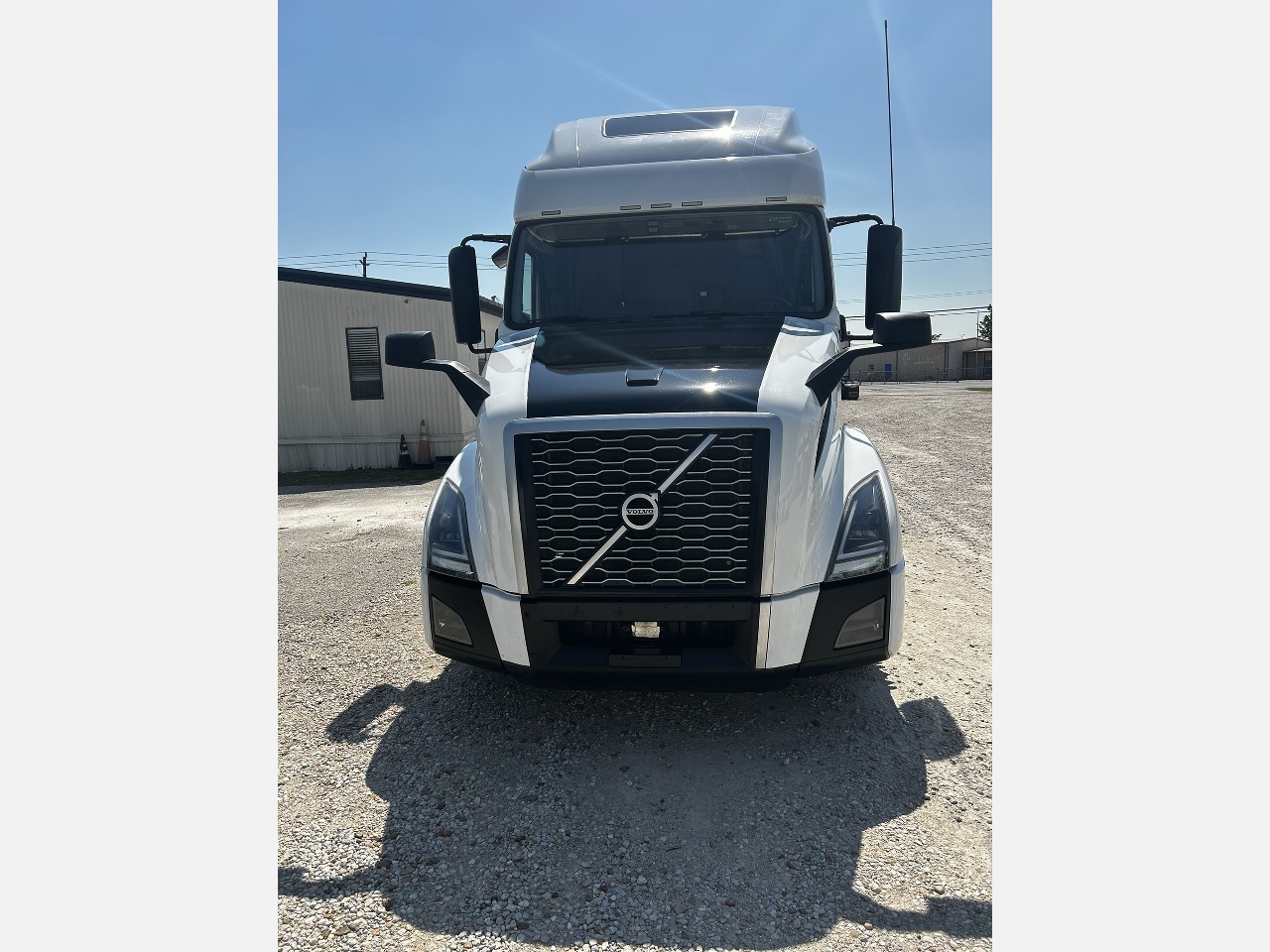 USED 2021 VOLVO VNL64T760 SLEEPER FOR SALE IN TX 3712