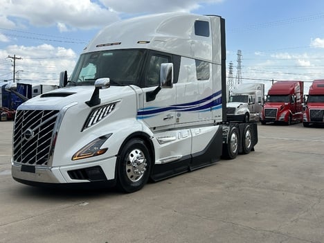 2025 VOLVO 860 Sleeper #3833 2025 VOLVO 860 Sleeper #3833