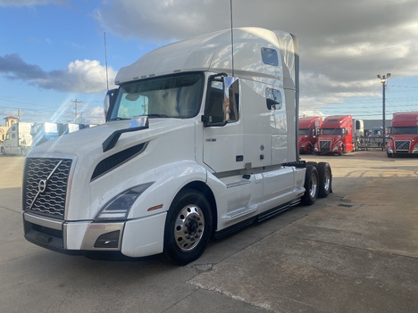 2023 VOLVO 760 Sleeper #3836