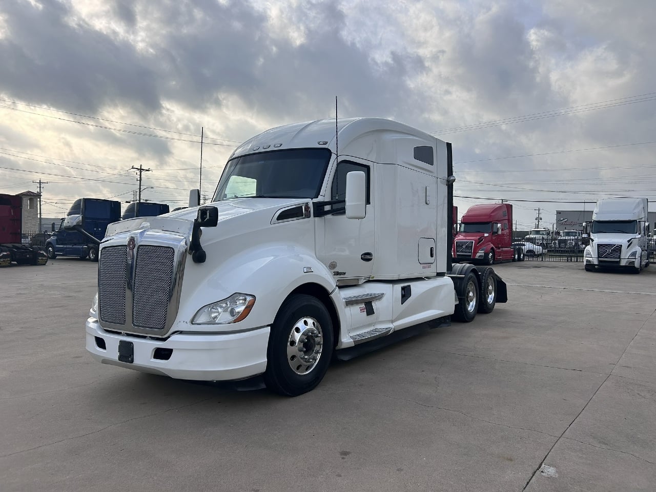 2018 KENWORTH T680 Sleeper #1 2018 KENWORTH T680 Sleeper #1