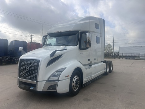 2024 VOLVO 760 Sleeper #3855