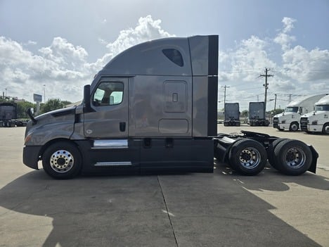 2022 FREIGHTLINER CASCADIA Sleeper #3871 2022 FREIGHTLINER CASCADIA Sleeper #3871