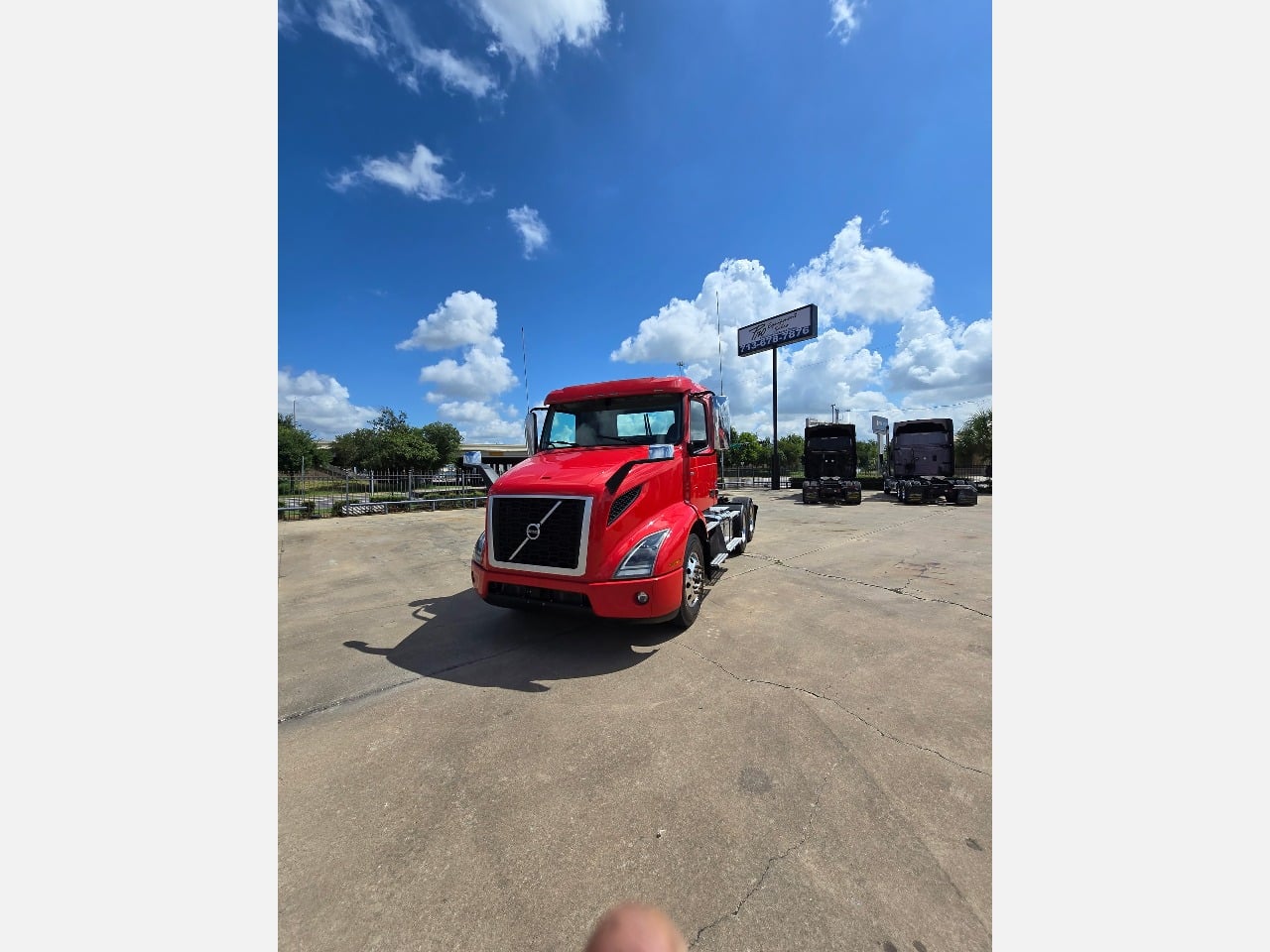 2022 VOLVO VNR64T300 Daycab #1 2022 VOLVO VNR64T300 Daycab #1