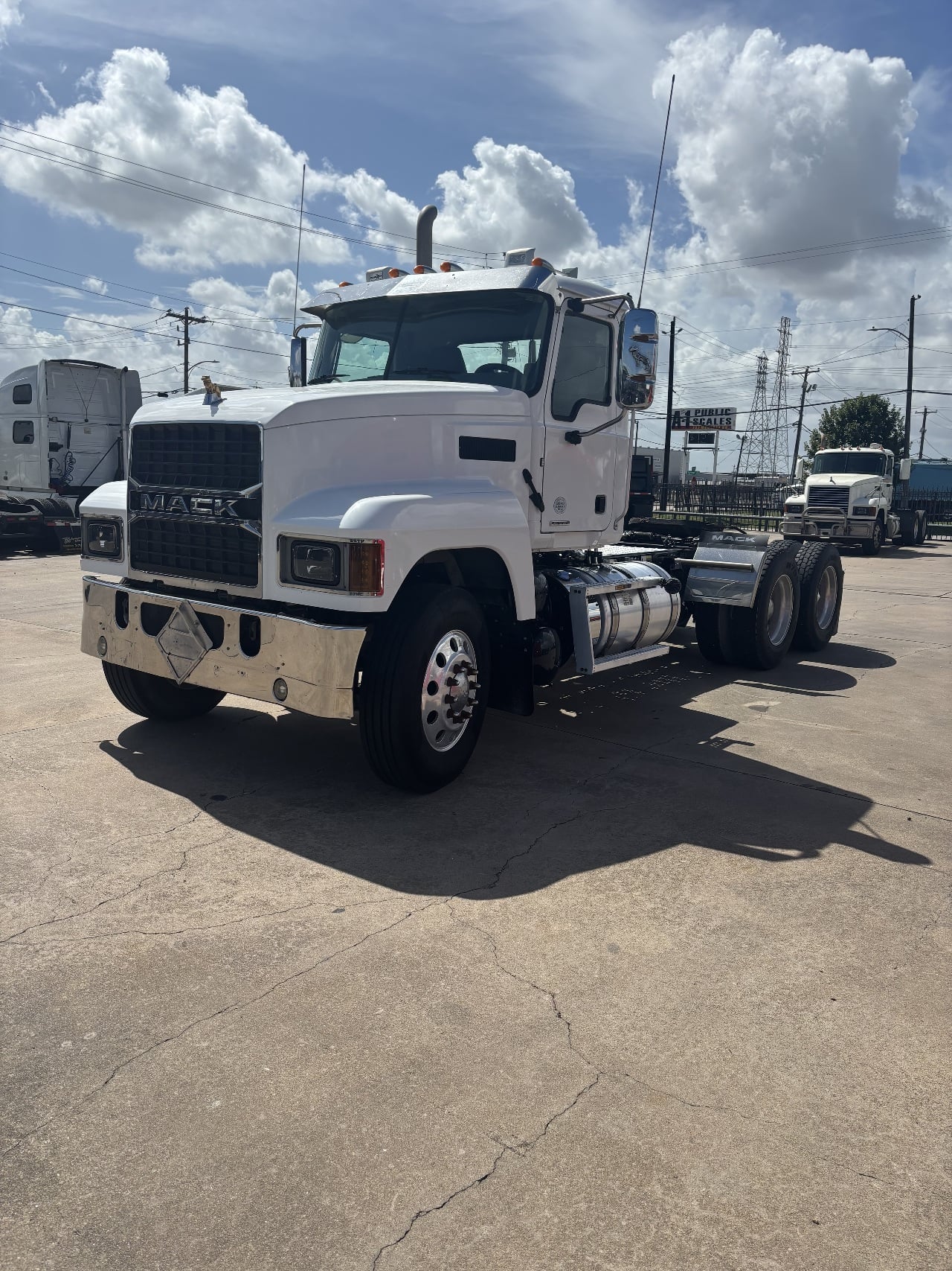 2022 MACK PINNACLE Daycab #1 2022 MACK PINNACLE Daycab #1