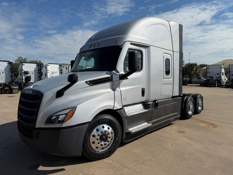 2023-freightliner-cascadia-sleeper #3883