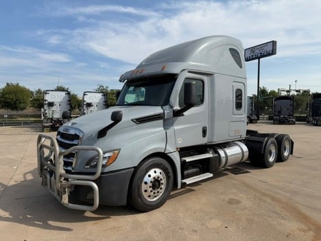 2020 FREIGHTLINER CASCADIA Sleeper #3884 2020 FREIGHTLINER CASCADIA Sleeper #3884