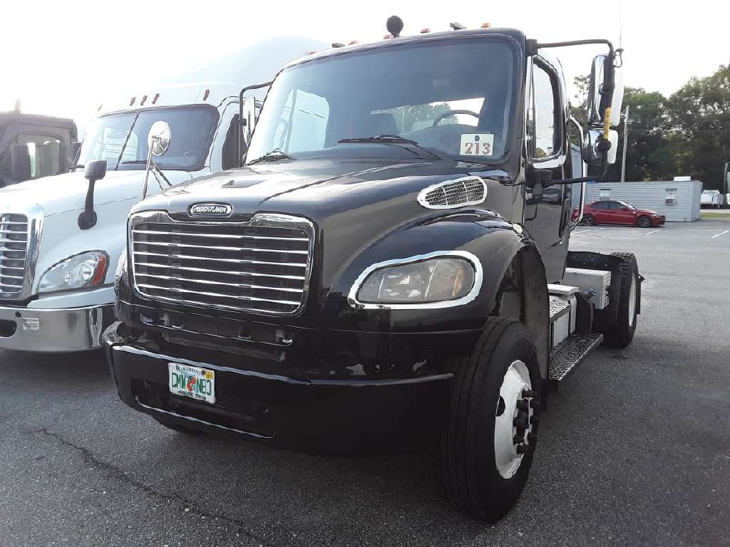 USED FREIGHTLINER M2 SINGLE AXLE DAYCAB TRUCK #1132