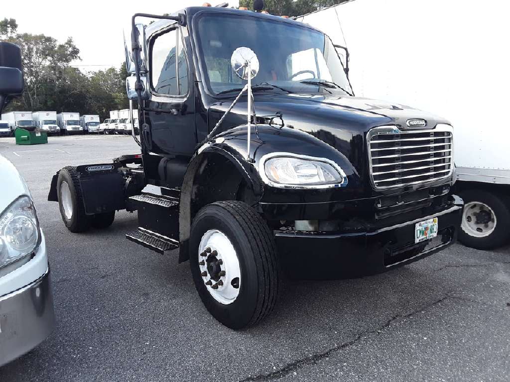 USED FREIGHTLINER M2 SINGLE AXLE DAYCAB TRUCK #1133