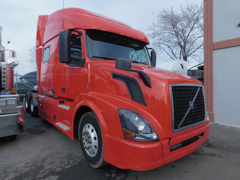 USED 2016 VOLVO VNL-780 TANDEM AXLE SLEEPER TRUCK #2080