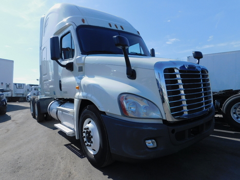 2015 FREIGHTLINER CASCADIA Tandem Axle Sleeper #2108
