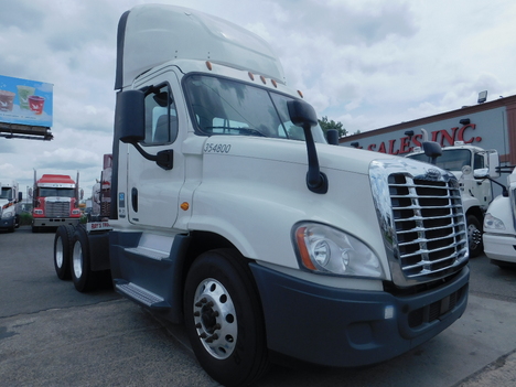 2017 FREIGHTLINER CASCADIA Tandem Axle Daycab #2176