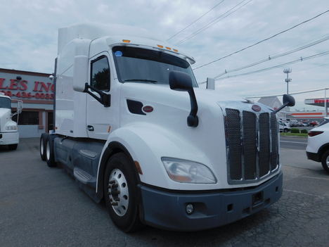 2017 PETERBILT 579 Single Axle Sleeper #2290