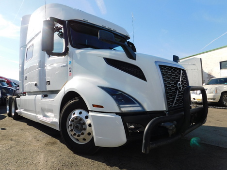 2019 VOLVO 860 Tandem Axle Sleeper #2296