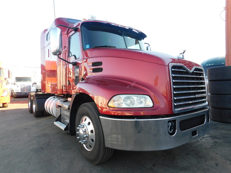 USED 2015 MACK PINNACLE TANDEM AXLE SLEEPER TRUCK #2335