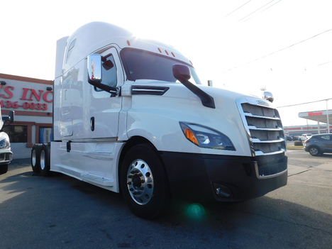 USED 2018 FREIGHTLINER CASCADIA TANDEM AXLE SLEEPER TRUCK #2377