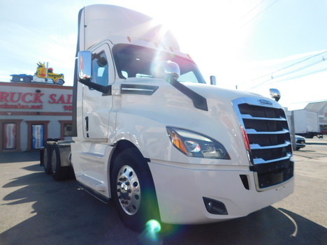 2020 FREIGHTLINER CASCADIA Tandem Axle Daycab #2382