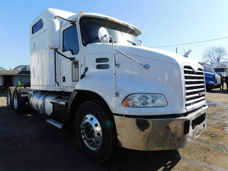 USED 2016 MACK CXU613 TANDEM AXLE SLEEPER TRUCK #2425