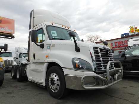 2016 FREIGHTLINER cascadia Tandem Axle Daycab #2433