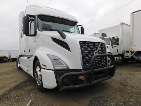 USED 2019 VOLVO VNL780 TANDEM AXLE DAYCAB TRUCK #2436