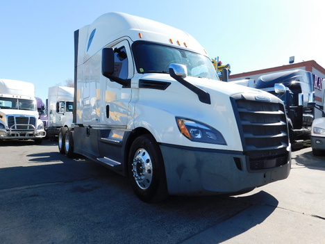 USED 2019 FREIGHTLINER CASCADIA TANDEM AXLE SLEEPER TRUCK #2442