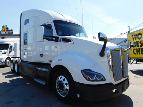 USED 2018 KENWORTH T680 TANDEM AXLE SLEEPER TRUCK #2447