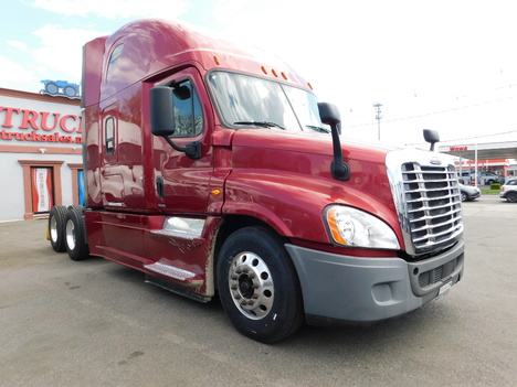 USED 2017 FREIGHTLINER CASCADIA TANDEM AXLE SLEEPER TRUCK #2453